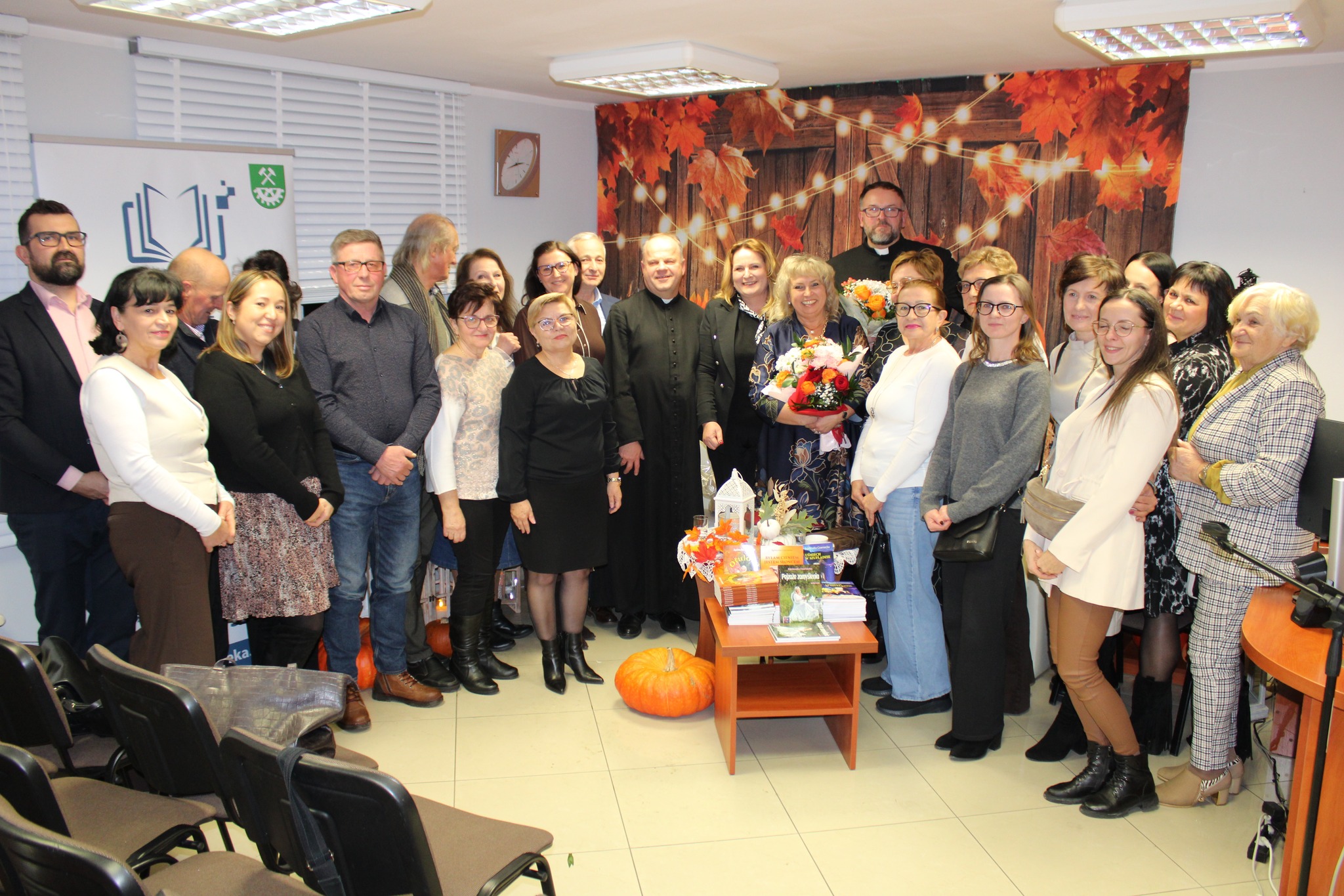 Literacko–muzyczny wieczór w smykowskiej bibliotece [zdjęcia]