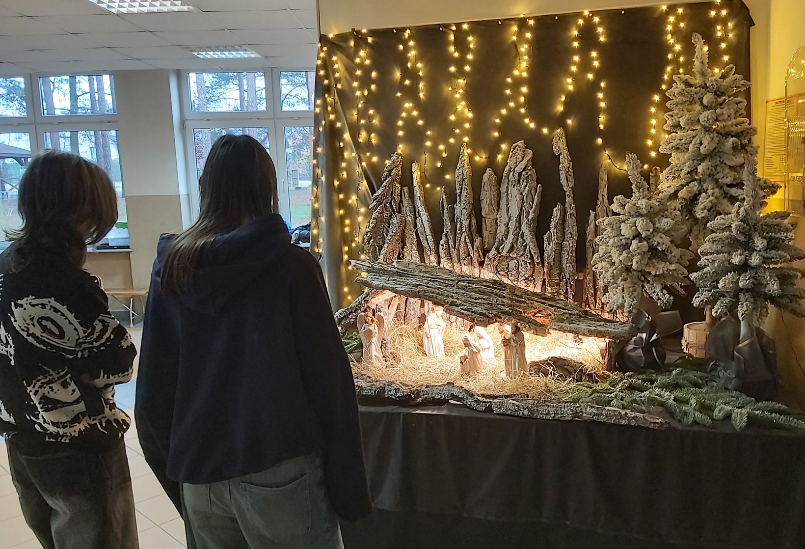 W Szkole w Stadnickiej Woli króluje tradycyjna szopka bożonarodzeniowa [zdjęcia]