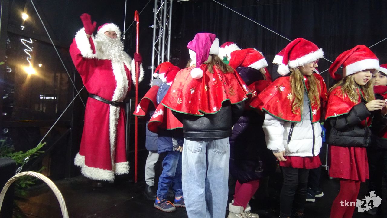 Końskie: Miejska choinka już rozbłysła! [wideo, zdjęcia]