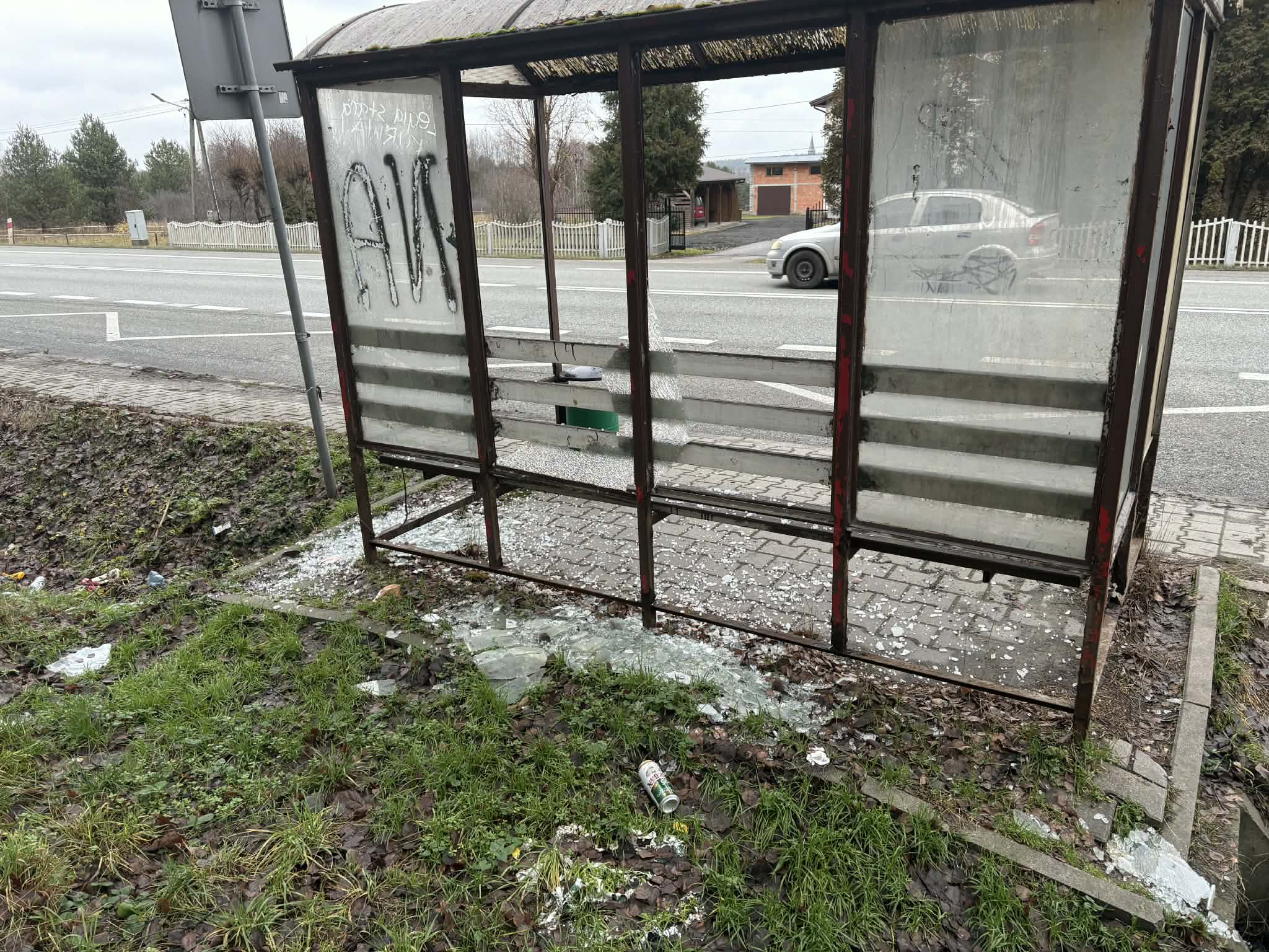 Wandale w Rozgole w gminie Smyków. Poszukiwani są świadkowie zdarzenia