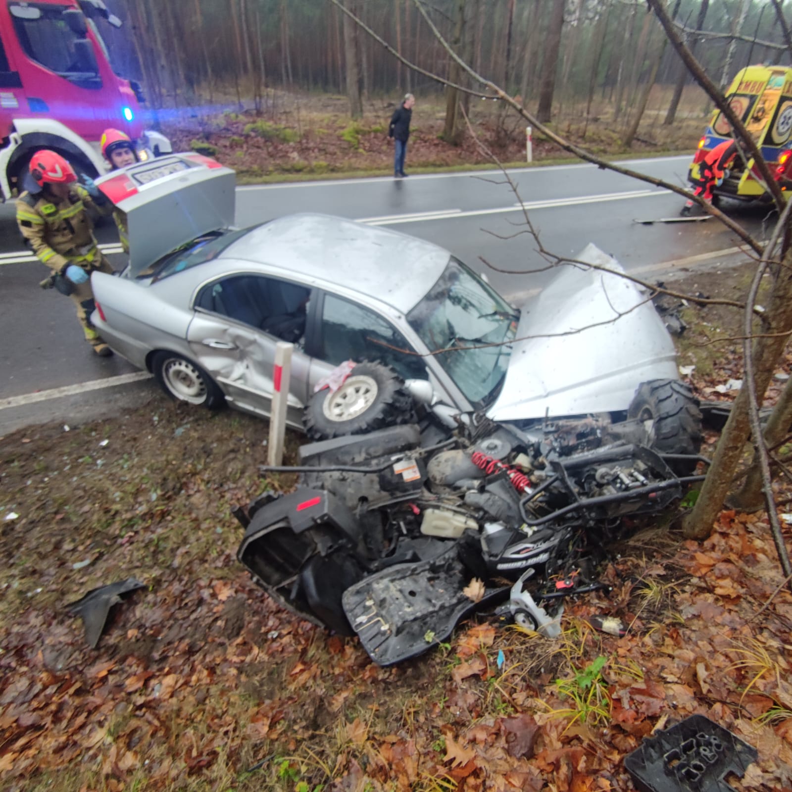 Poważny wypadek między Końskimi a Kazanowem [zdjęcia]