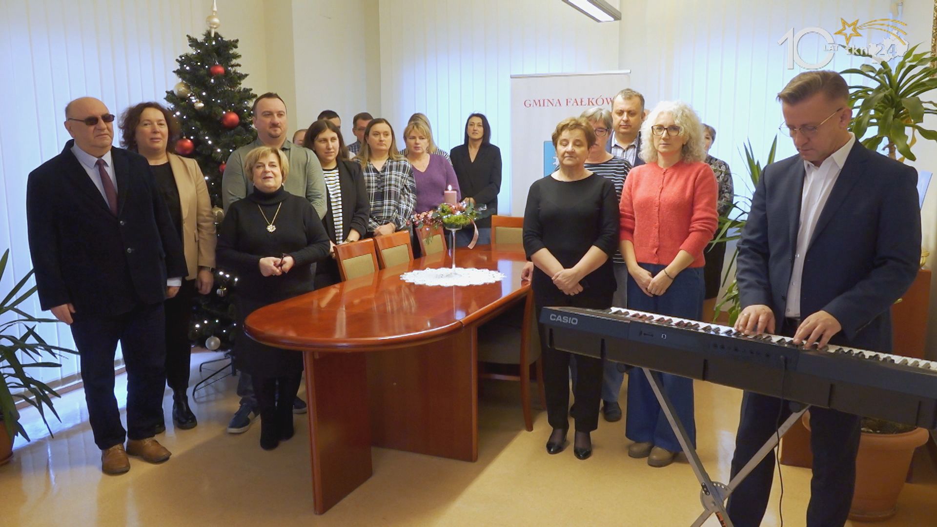 Śpiewające życzenia od urzędników i samorządowców z gminy Fałków. Posłuchajcie!