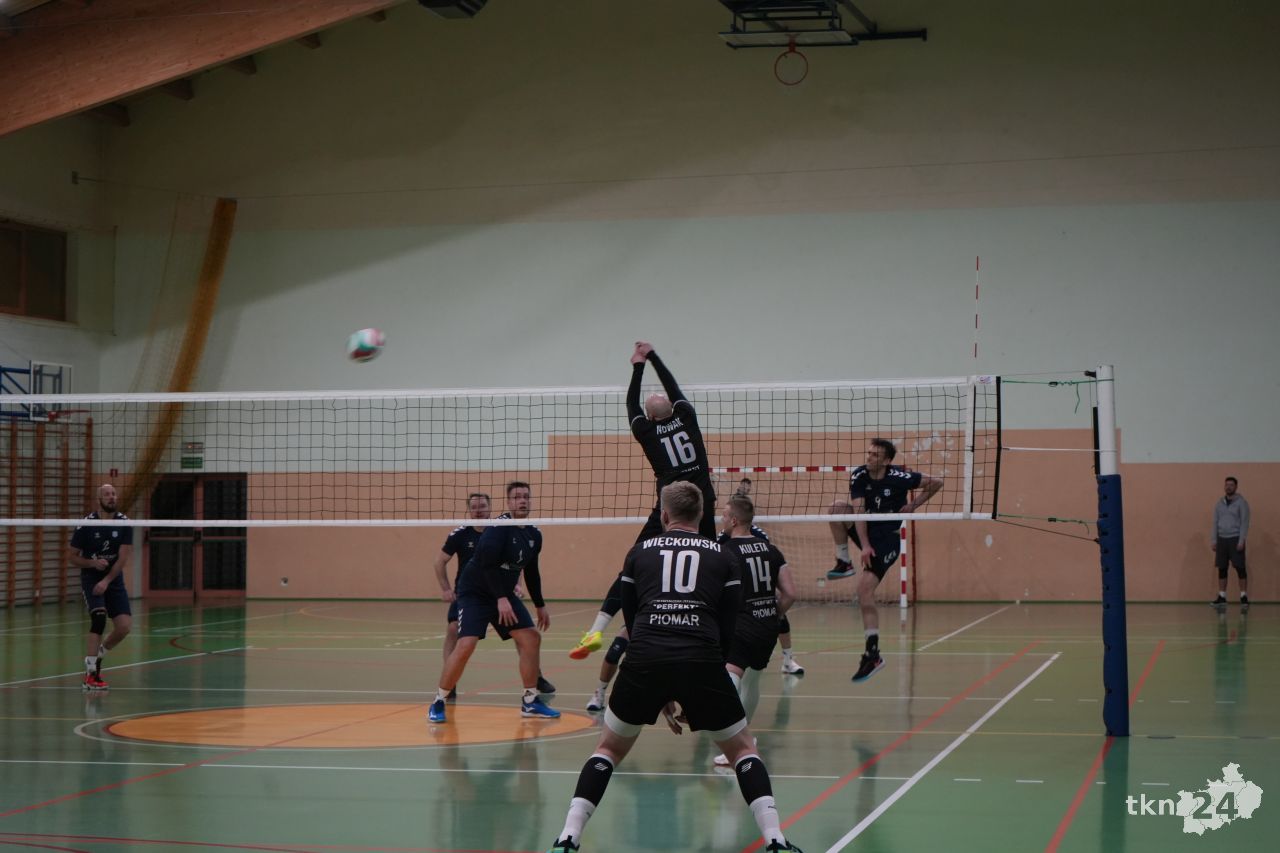 Siatkarze Fair Play zwyciężają i wciąż są w grze o ligowe półfinały [wideo, zdjęcia]