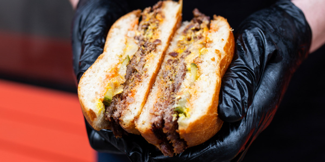 Smash burgery w restauracji Prowincja. Od piątku smakowa rewolucja na talerzu!