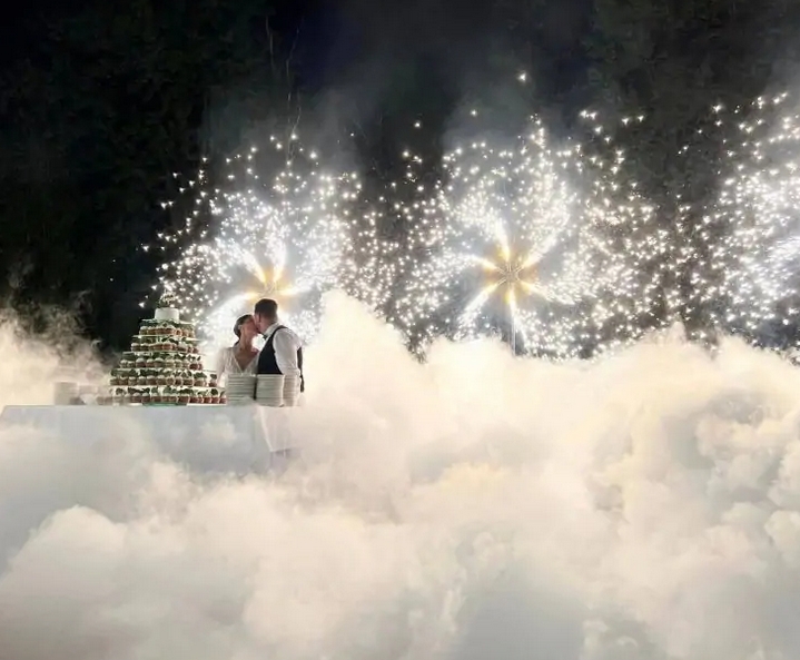 Fontanna iskier na pierwszy taniec – dlaczego warto?